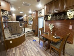 Used Front Living Room Fifth Wheel For Sale